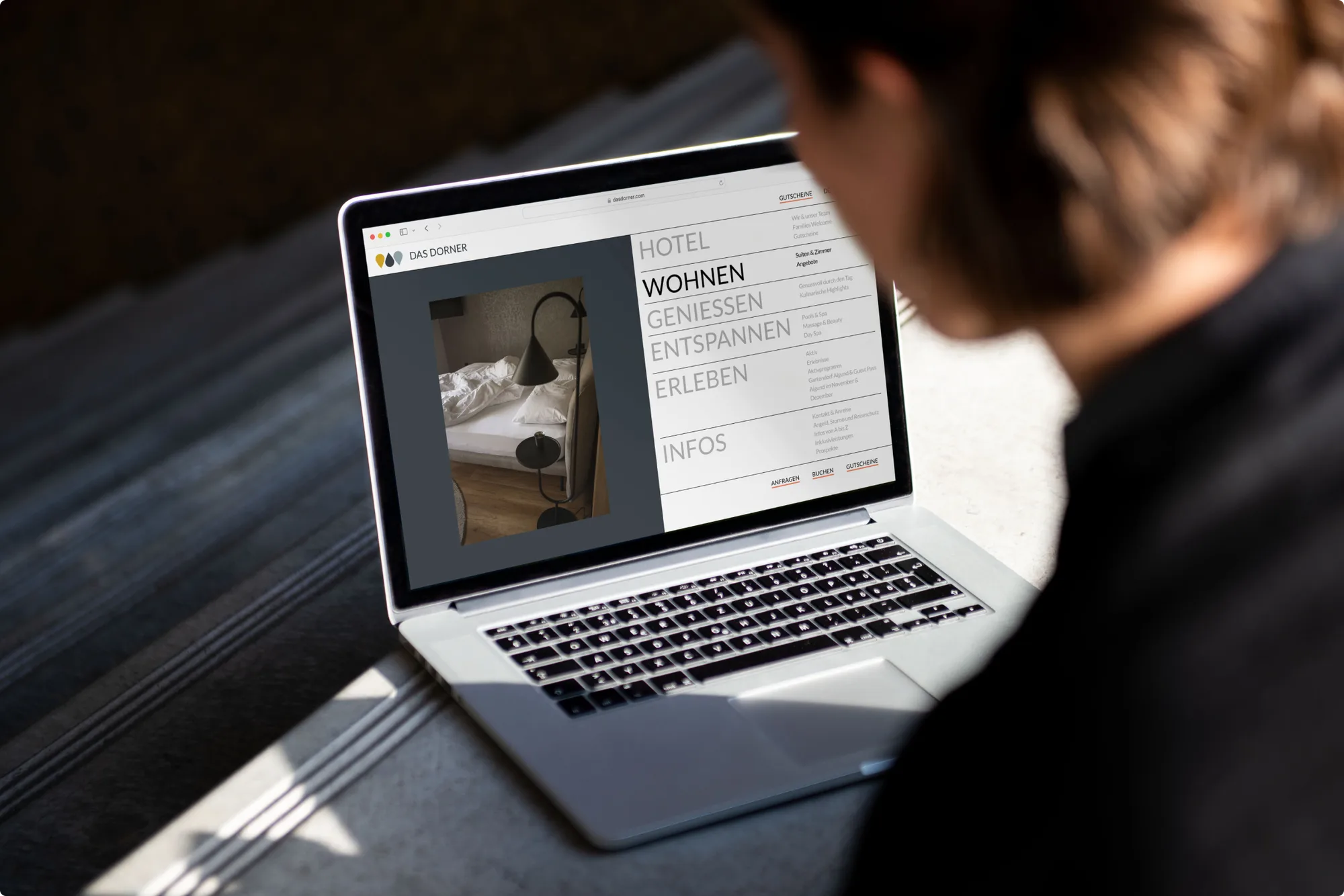 Die neue Das-Dorner-Website auf einem MacBook