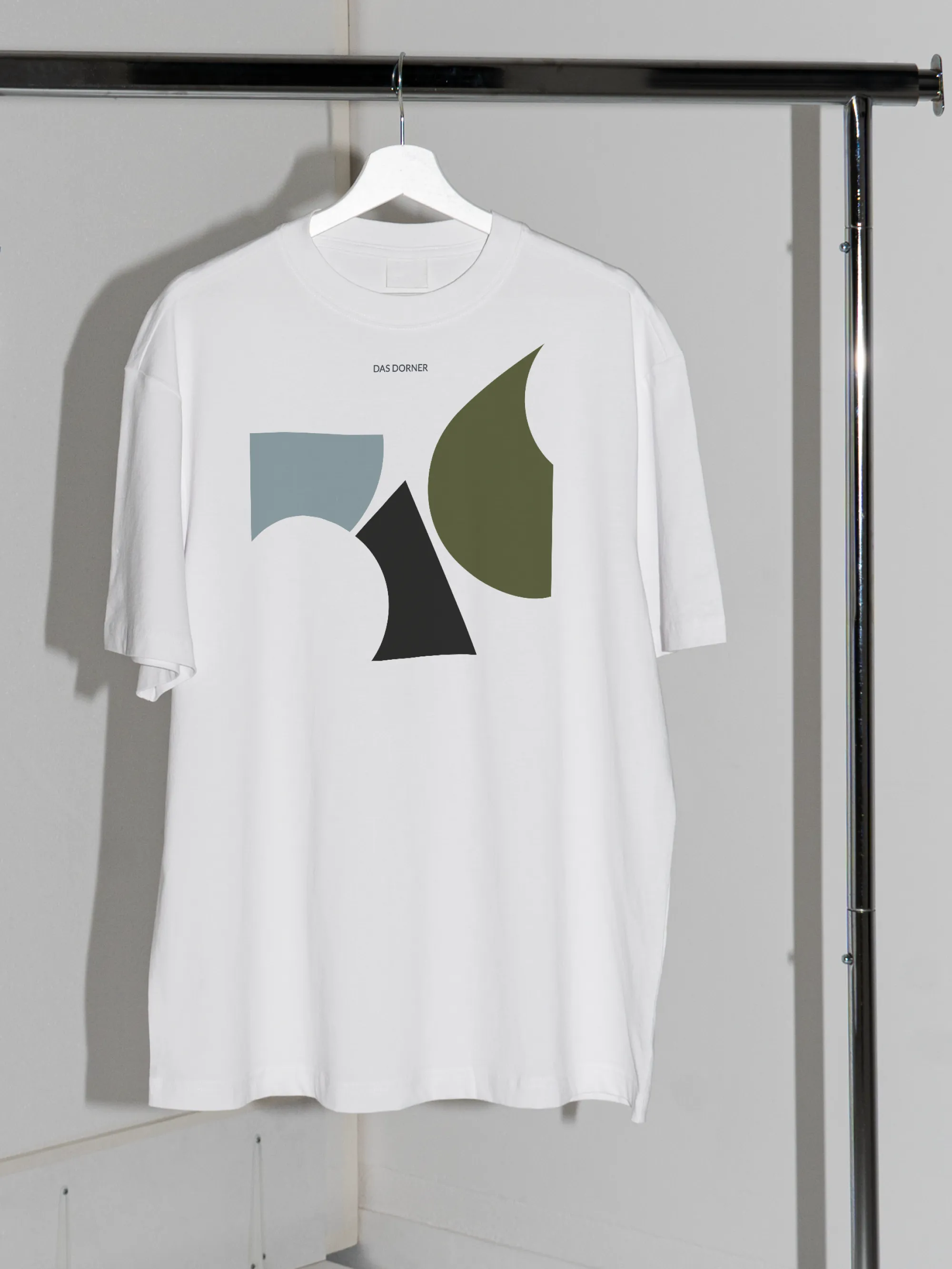 T-Shirt mit dem Formen-Print von Das Dorner