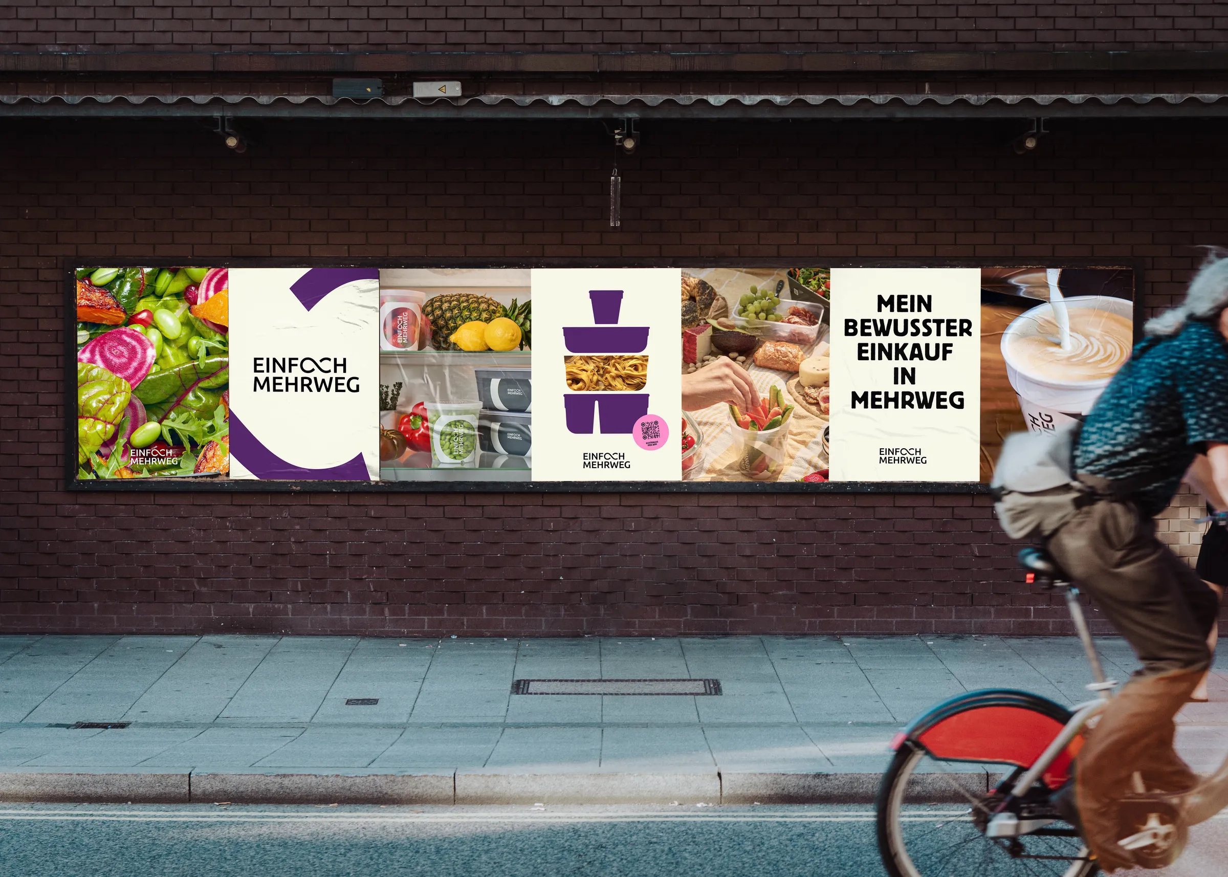 Einfach-Mehrweg-Plakatwand an einer Backsteinfassade