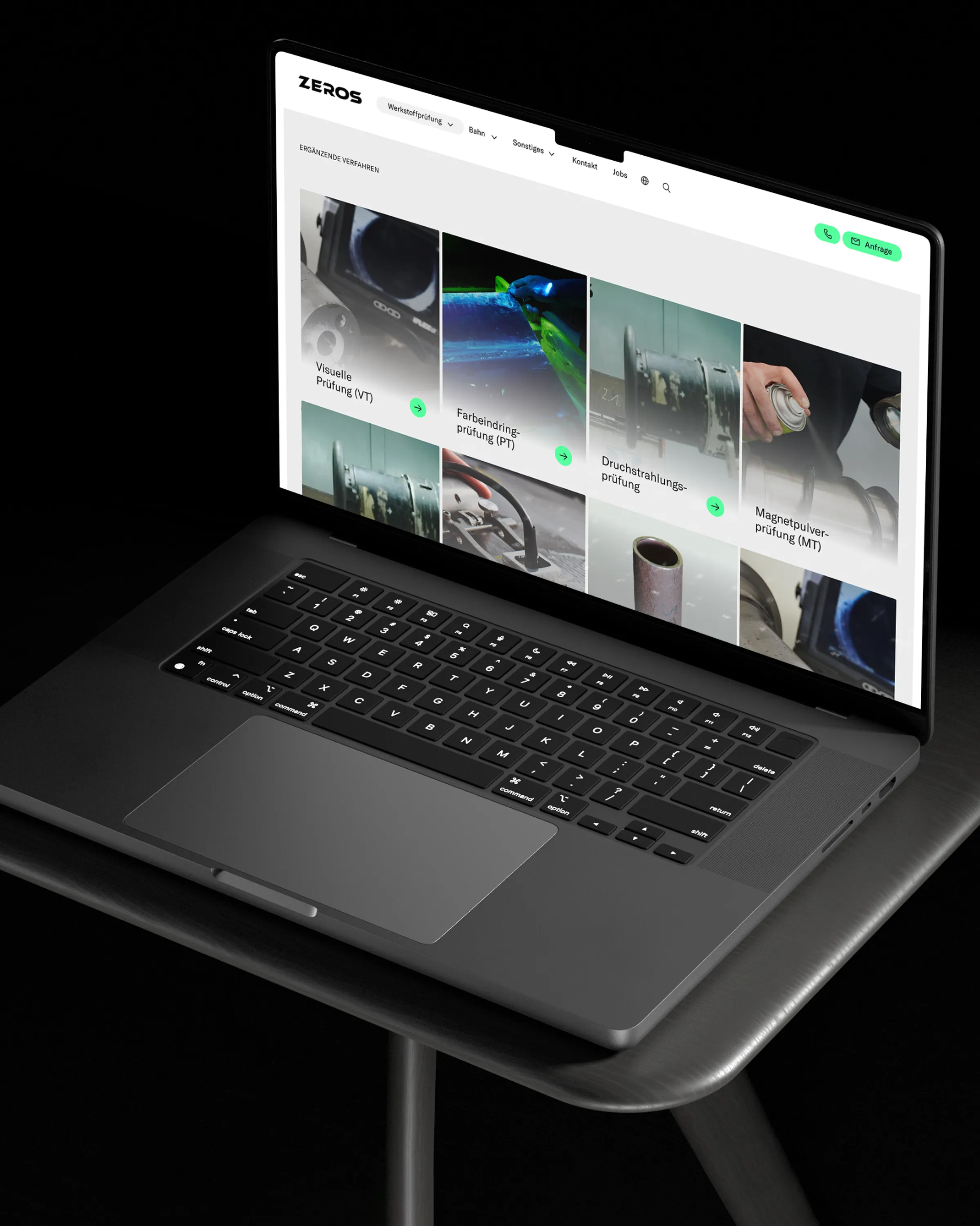 Die neue ZEROS-Website auf einem Laptop